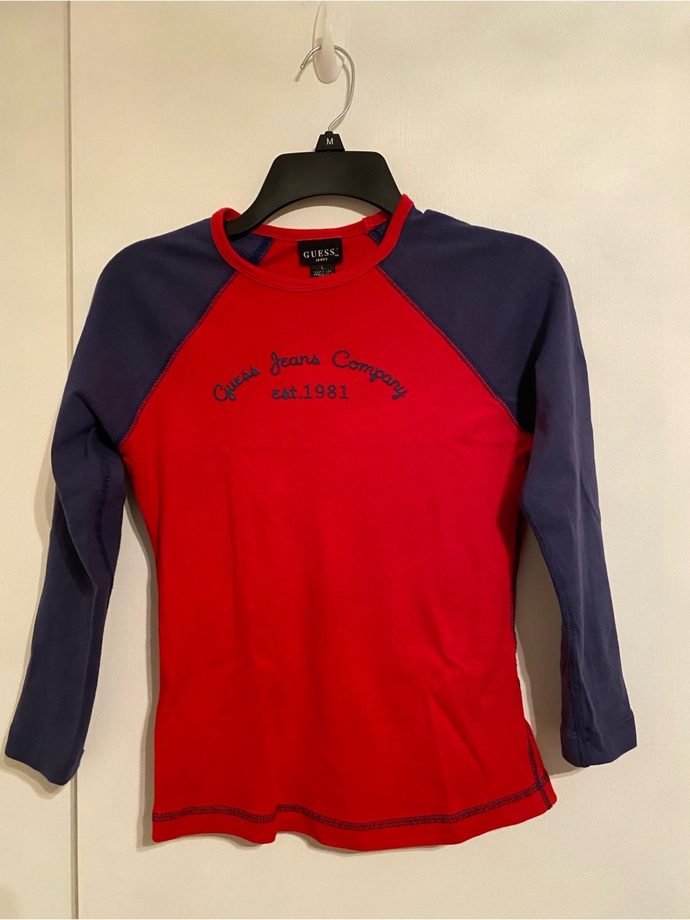 Guess Jeans Blue Red Tee with Navy Raglan Accents Baseball Style Relax Top, SM - Picture 4 of 4